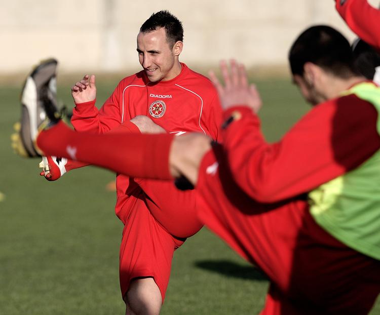 Danmark skal passe på Maltas Michael Mifsud, der er hurtig som Dennis Rommedahl, mener Morten Olsen. 