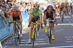 Alejandro Valverde (i midten) skuffede ikke sit hjemmepublikum, da han vandt dagens etape i Vuelta a Castilla Leon. 