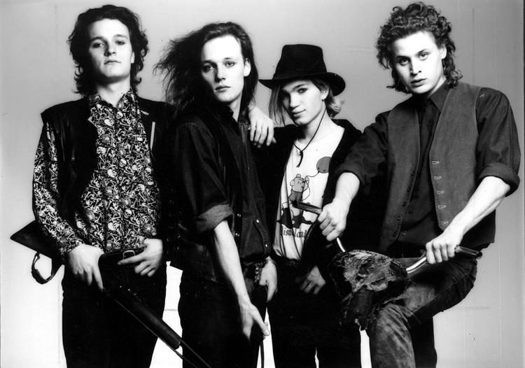 Fire unge rockmusikere i et band, der hed Disneyland After Dark, her fotograferet i 1985. I år fejrer de 'sølvbryllup' som sceneorkester. 
