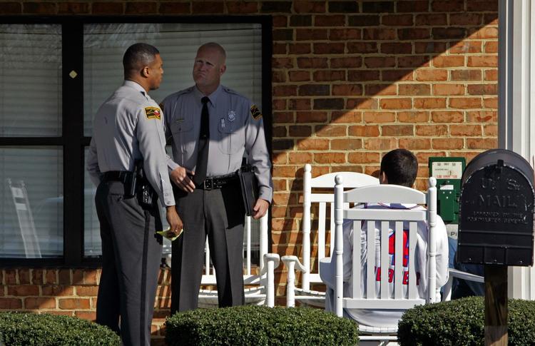 Politiet var hurtigt til stede på plejehjemmet i North Carolina, hvor otte blev skuddræbt og en politibetjent såret af en 45-årig mand. 