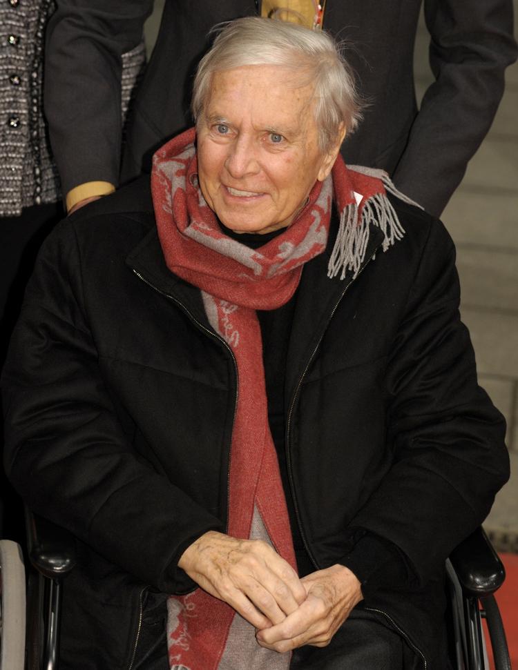 Maurice Jarre ankommer til visningen af Costa-Gavras 'Eden is West'  ved Berlinalen i sidste måned. 