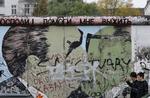 Det grafitti-skamferede maleri på resterne af Berlinmuren.Vrubels tekst til maleriet lyder: 'Gud, hjælp mig, så jeg kan overleve denne dødbringende kærlighed'. 