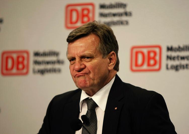 Deutsche Bahns koncernchef, Hartmut Mehdorn, har kastet håndklædet i ringen efter ugers massivt politisk pres. 