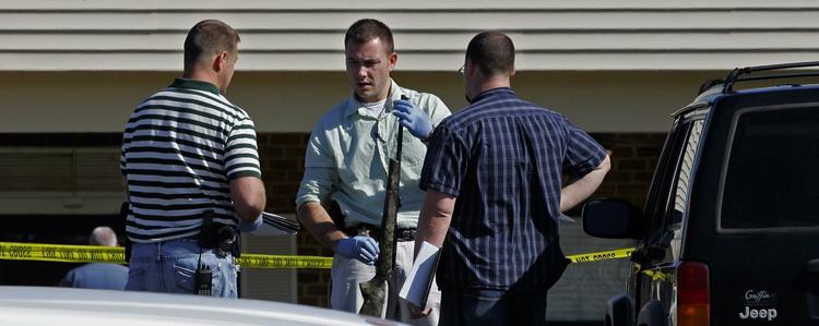 En 45-årig mand angreb med flere våben plejehjemmet i Carthage i delstaten North Carolina. 