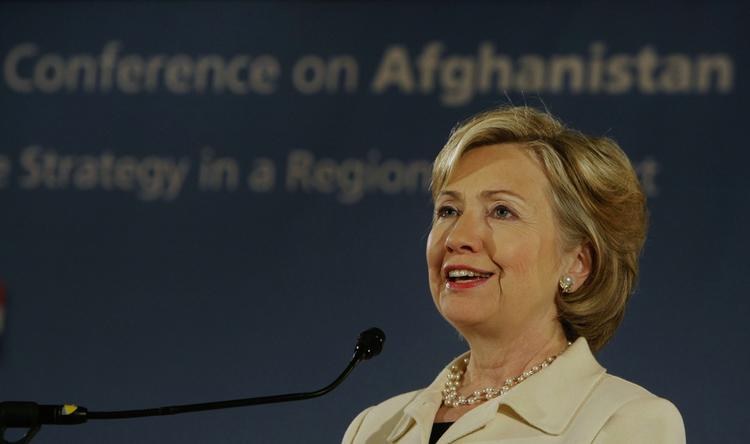 Den amerikanske udenrigsminister HIllary Clinton vil give Taleban-afhoppere en hæderlig forsoning, siger hun på FN-møde. 