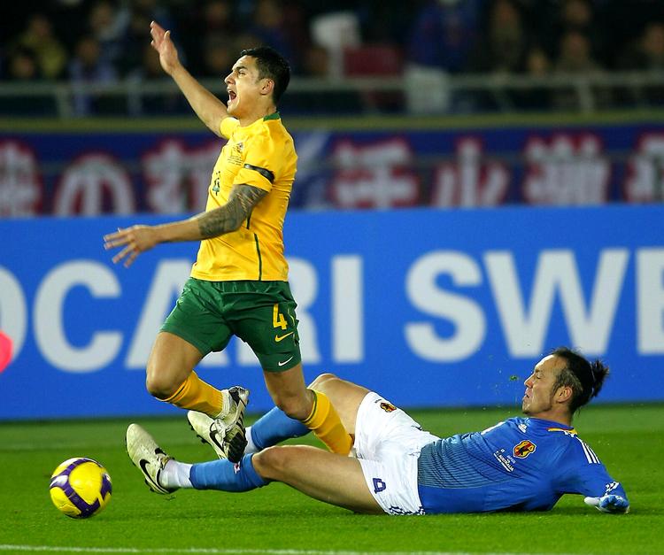 Tim Cahill døjer med en skade og er måske ikke med i dagens kamp mod Usbekistan. Arkivfoto. 