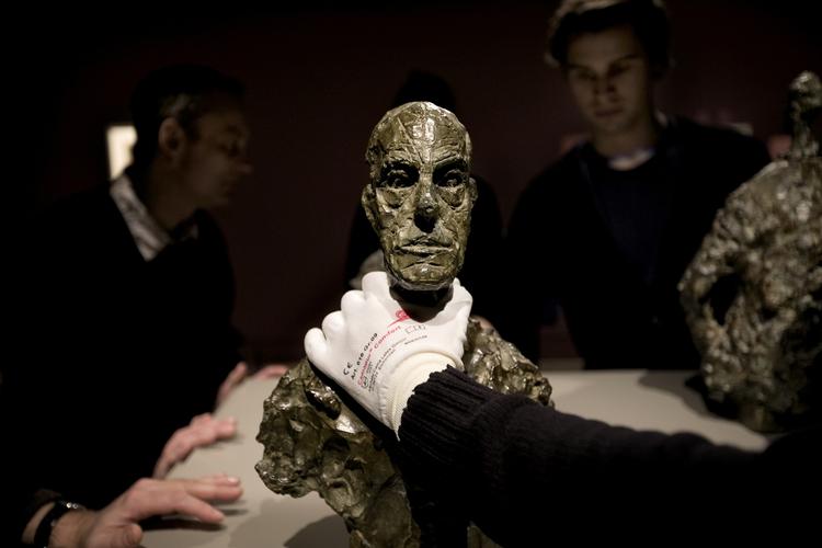 Sidste forår åbnede Louisiana sin hidtil største og dyreste udstilling med værker af Paul Cezanne og Alberto Giacometti. Værkerne blev fløjet ind fra hele verden. Arkivfoto. 