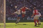 Marc Rieper headede Danmark på 1-0 i 1997, da Danmark bevarede sin status som ubesejret i VM-kvalifikationen med en sejr på 2-0 over Bosnien-Hercegovina. Arkivfoto. 