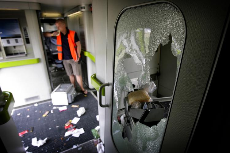 Hærværk, graffiti, hooliganvold og fædselsforseelser er nogle af de lovovertrædelser, som danske borgere skylder milliarder for i politibøder. 