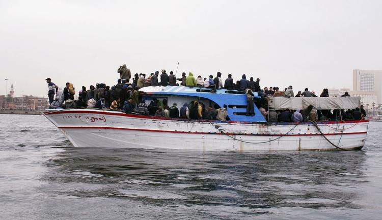 Det var et immigrantskib som dette, der kæntrede 30 kilometer fra Libyens kyst og dræbte over 200 mennesker. 
