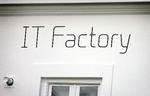 Ifølge kurator Boris Frederiksen var omsætningen i IT Factory for 99 procents vedkommende varm luft. 