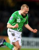 Nordirlands Warren Feeney sørgede for den fjerde sejr i træk til sit hold med scoringen til 1-0 over Slovenien. 