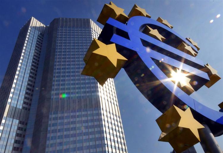 Den europæiske centralbank, ECB, prøver at skubbe liv i økonomien med en rentesænkning på trekvart procent. 