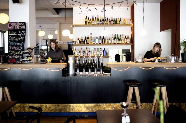 Copenhagen Downtown vil med café og kunst- udstillinger være mere end et hostel, men det kræver andet end kødsovs i gryderne. Foto: Miriam Dalsgaard 