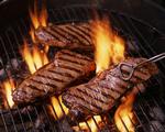 Aftenerne er blevet lysere og lørdag skydes grillsæsonen i gang med arragementer 44 steder i landet. 