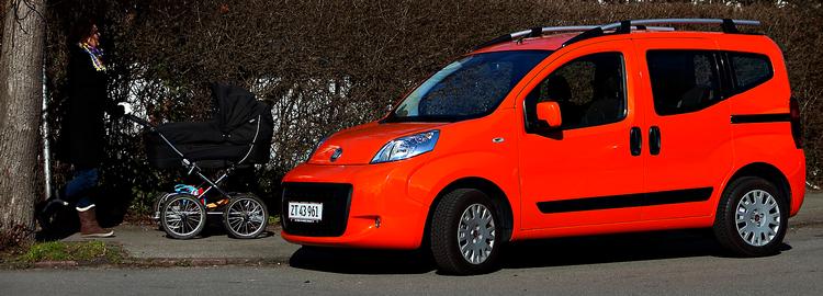 Fiat Qubo er nærmest en kasse på hjul. Det gavner pladsforholdene  i både kabine og bagagerum. 