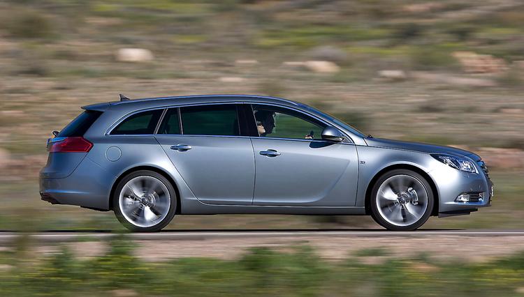 Der er godt med ekstra plads bagude i Opel Insignia Sports Tourer. Den kommer til Danmark i løbet af nogle uger.  Foto: Opel 