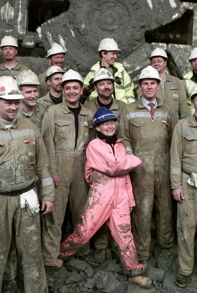 Anne-Grethe Foss i mudderet, da boremaskinen Liva efter tre års graven og gnaven i 2001 nåede igennem til Frederiksberg. 