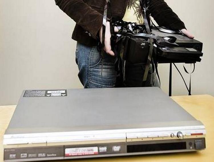 DVD-harddiskoptageren sender den gamle VHS-video på pension. 34 timers optagelse i højeste kvalitet kan der være på en harddiskoptager på 160 GB, og er det ikke nok, kan man smide optagelserrne over på dvd-skiver. 