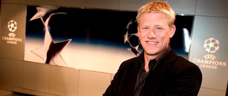 Peter Schmeichel spiller tre år mere for TV3. 