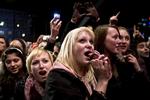 X Factor var en stor folkefest - såvel foran skærmene, hvor 2 millioner danskere fulgte med , som her på Rådhuspladsen i København, hvor 60.000 tilskuere oplevede finalisterne live. Arkivfoto. 
