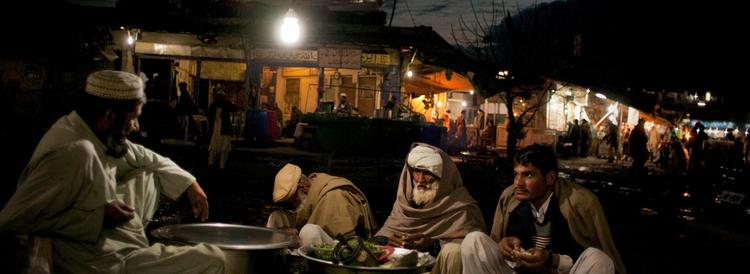 Hvis den nye amerikanske strategi skal have en effekt, kræver det, at regeringerne i hhv. Pakistan og Afghanistan kan blive bedre til at levere den sikkerhed og økonomiske udvikling, som deres befolkninger efterspørger. Foto: Emilio Morenatti 