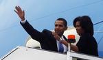 Præsident Barack Obama og hans hustru Michelle Obama forlader Stansted Lufthavn i Air Force One, som sætter kurs mod Strasburg i Frankrig. 