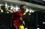 Steven Gerrard er kun underskriften fra at forlænge med Liverpool frem til 2013. Arkivfoto. 