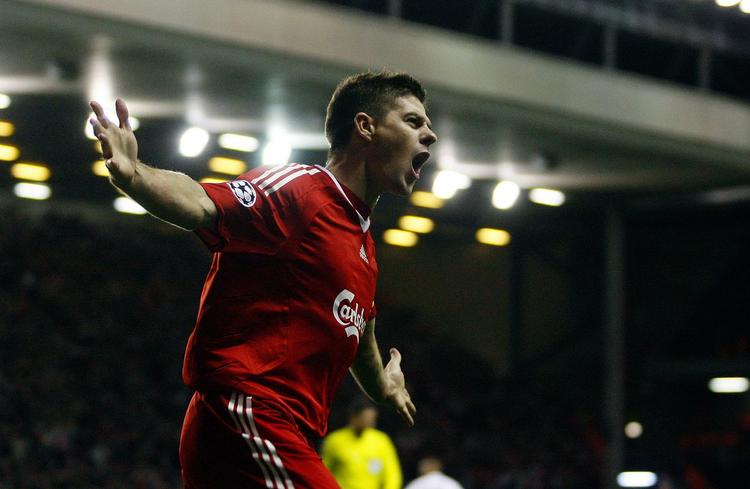 Steven Gerrard er kun underskriften fra at forlænge med Liverpool frem til 2013. Arkivfoto. 