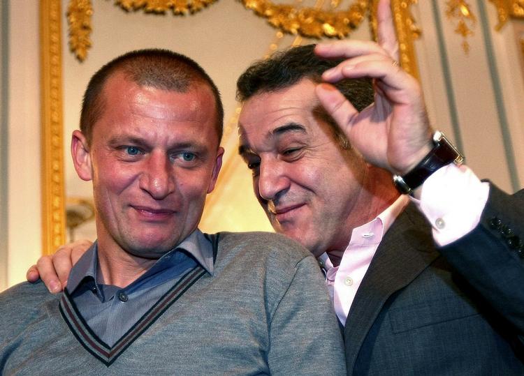 Storhed og fald. Gigi Becali var indtil for to år siden Rumæniens rigeste mand. Nu er Steaua Bukarests klubejer varetægtsfængslet for kidnapning. Arkivfoto. 