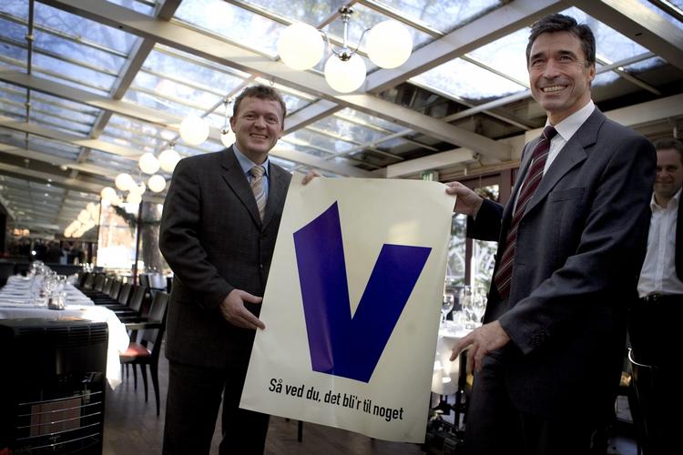 Der bliver næppe brug for at finde valgplakaterne frem igen lige med det samme, selvom Lars Løkke Rasmussen skulle tage over efter Anders Fogh Rasmussen. 