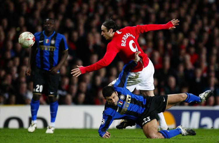 Dimitar Berbatov er ude i to uger for Manchester United med en ankelskade. Arkivfoto. 