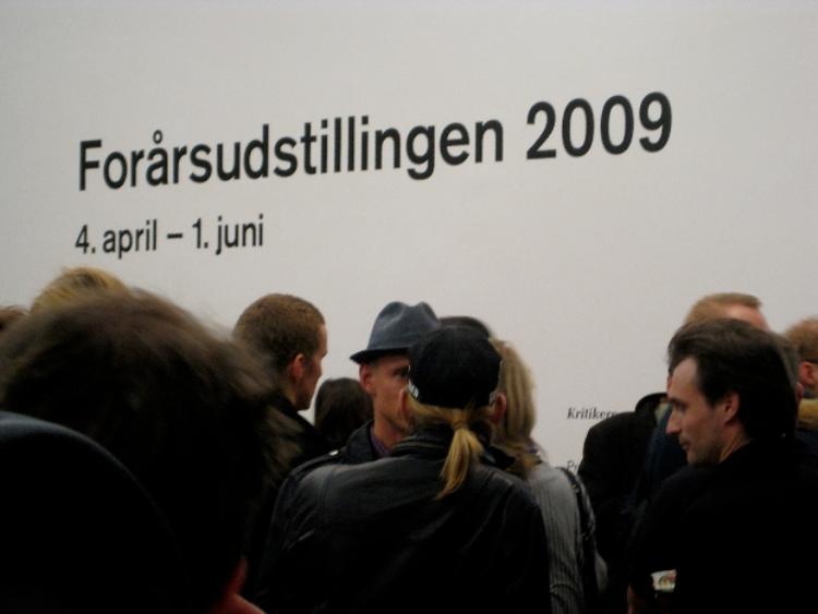 Der var fyldt til randen på Charlottenborg, da Forårsudstillingen 2009 åbnede. 