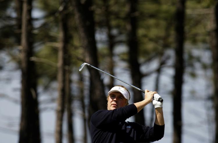 Englænderen Ross McGowan fører turneringen i Estoril og ligger fem slag under par. 