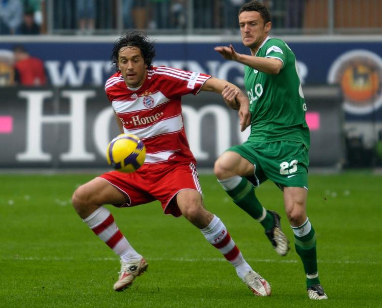 Italienske Luca Toni (tv) er utilfreds med tilværelsen i udkanten af Bayern Münchens trup. Arkivfoto. 