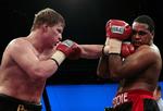 Med en sejr over Eddie Chambers (th.) gjorde Aleksandr Povetkin sig sidste år fortjent til en titelkamp, der bare aldrig blev til noget. Arkivfoto. 