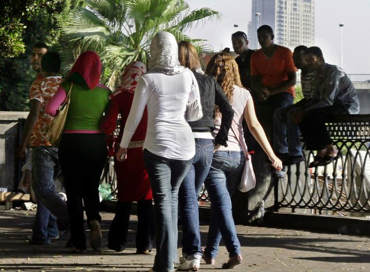 Egyptiske mænd og kvinder skal ifølge landets lovgivning holde sig til ægteskabet. Arkivfoto. 