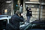 De fleste sigtelser efter terrorlovene fører aldrig til doms. Mest markant var det i Glostrupsagen. Her fejrer venner til nogle af de mange fængslede, at retten har løsladt tre af dem efter 16 måneder i fængsel. Arkivfoto 
