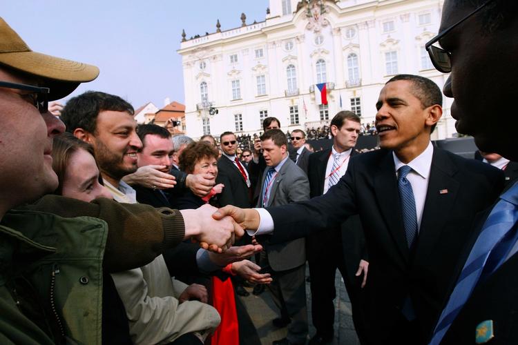 Barack Obama er i Tjekket, hvor han er blevet tiljublet af Prags indbyggere. I morgen besøger han Tyrkiet. 