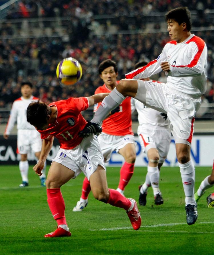 Nordkorea føler sig bedraget før og under onsdagens VM-kamp mod Sydkorea. Arkivfoto. 