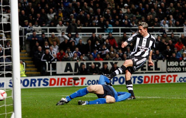 Peter Løvenkrands frygtede for sit liv, da han kollapsede med vejrtrækningsproblemer under kampen mod Chelsea lørdag for Newcastle. Arkivfoto. 