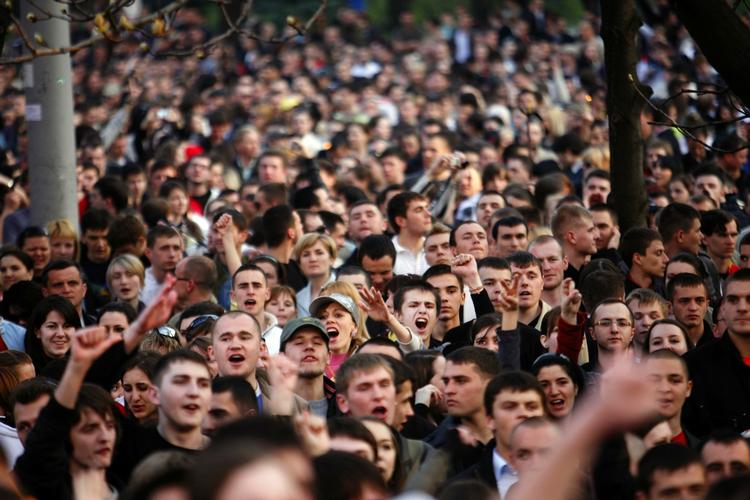Der er udbrudt voldsomme protester i det østeuropæiske land Moldova. Demonstranter har stormet parlamentet. 