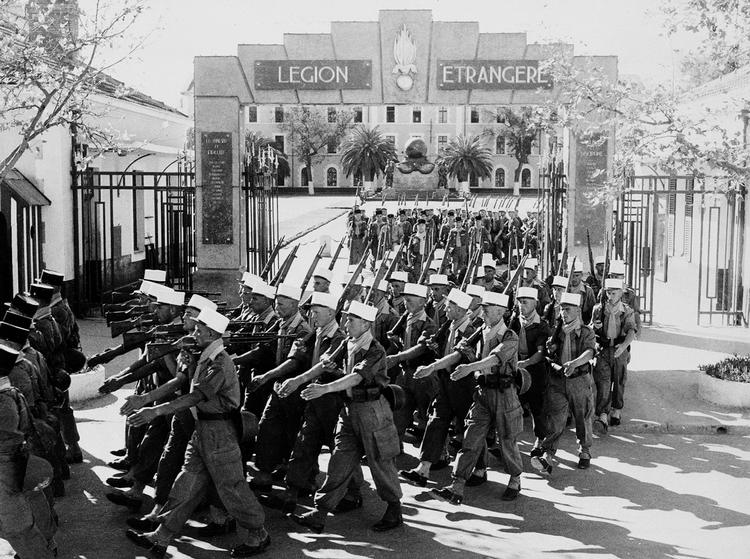 Fremmedlegionen blev oprettet i 1831 og er et af verdens mest sagnomspundne militærkorps.  Billedet er fra en parade i Algeriet i 1960. 