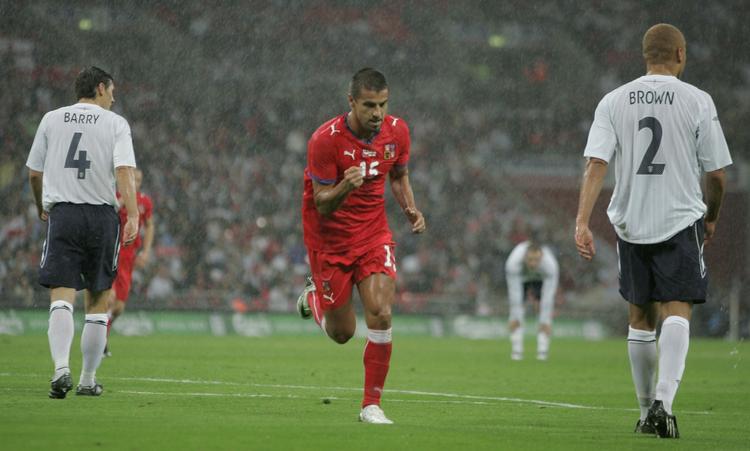 Milan Baros er blandt de tjekkiske spillere, der nu er sat af holdet. 