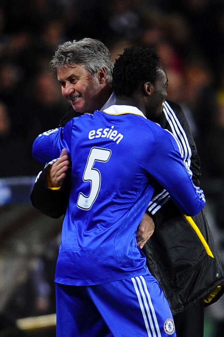 Midtbanemanden Michael Essien bliver en af Hiddinks nøglespillere i aften. Arkivfoto. 