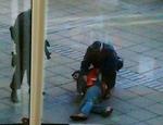 To af de formodede terrorister blev anholdt udenfor biblioteket på John Moore universitet i Liverpool. 