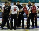 Danmark tabte til den suveræne værtsnation Canada, men uanset hvordan det går i de sidste VM-kampe bliver de danske curlingmænd mindst nr. syv, og det rækker til en plads ved OL i Vancouver næste år. 