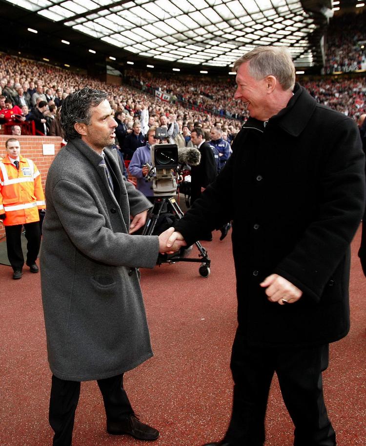 José Mourinho (tv.) som manager i Manchester United? Portugiseren har formatet, mener Alex Ferguson (th.). Arkivfoto. 