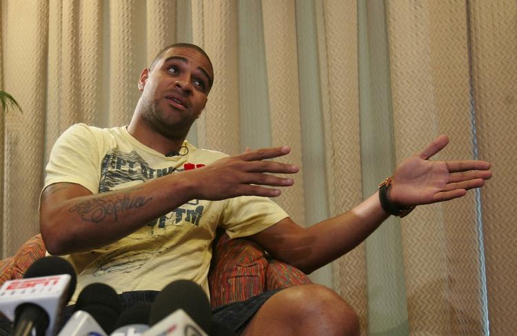 Mens Adriano - her under en pressekonference i Rio de Janeiro torsdag - holder påskeferie i Brasilien, spiller hans klubkammerater i Inter mod Palermo i Serie A lørdag. 