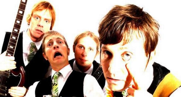 Babians simple, skånsksyngende garagerock afholder ikke bandet fra at tage et seriøst livtag med tilstanden i den svenske velfærdsstat. PR-foto. 